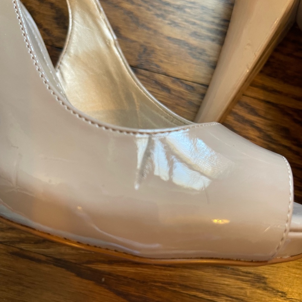 Fergalicious By Fergie Women’s Mona Neutral Patton Sling Back Dress Heels 10M - Picture 6 of 13